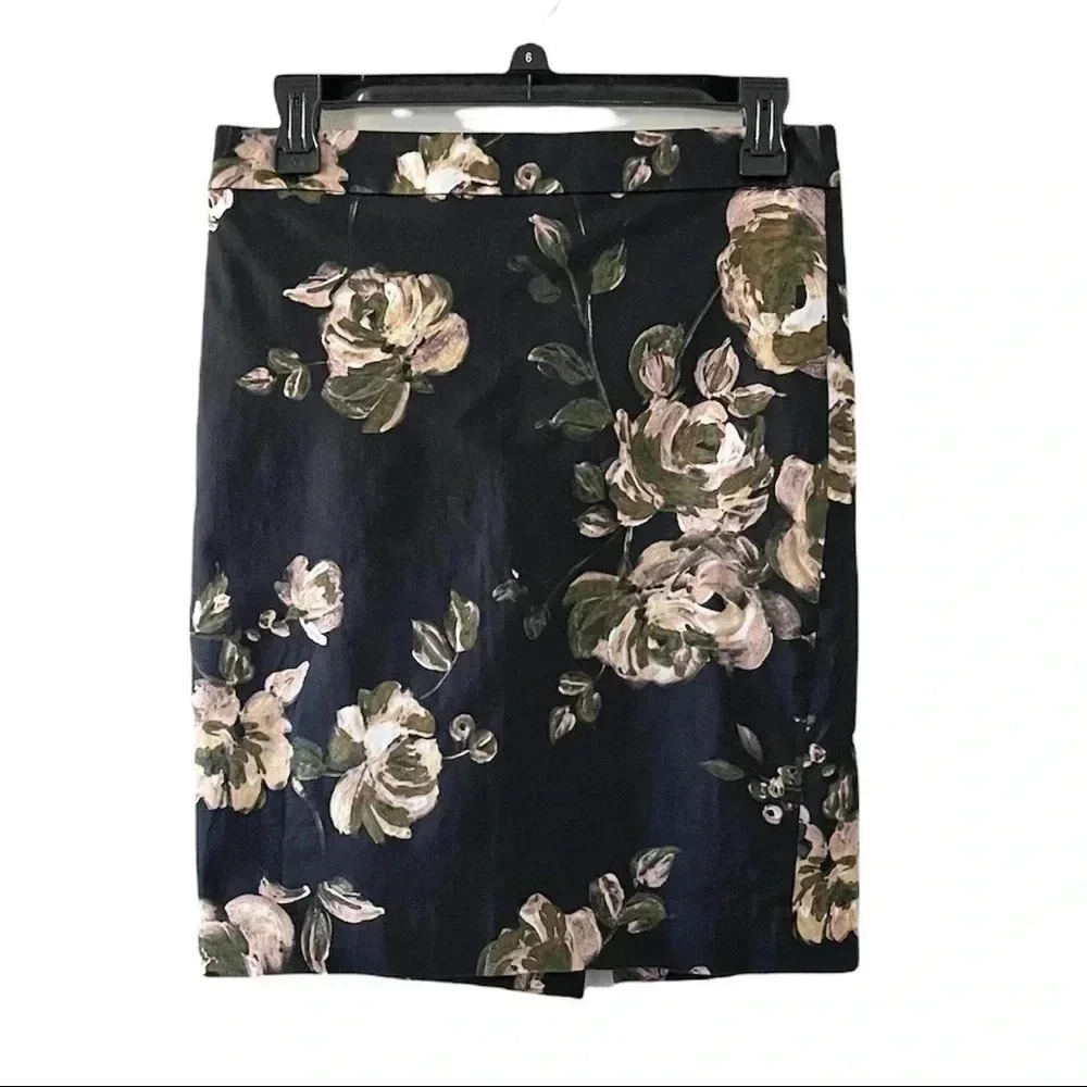 🔥HOST PICK🔥 J Crew Pencil skirt navy and floral